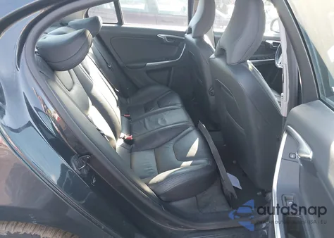 2013 Volvo S60 T5/T5 Platinum/T5 Premier/T5 Premier Plus z USA, uszkodzony, nr VIN YV1612FH5D2188633